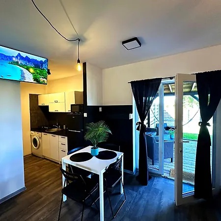 Apartamentowe Nad Morzem - Szyk Apartman *